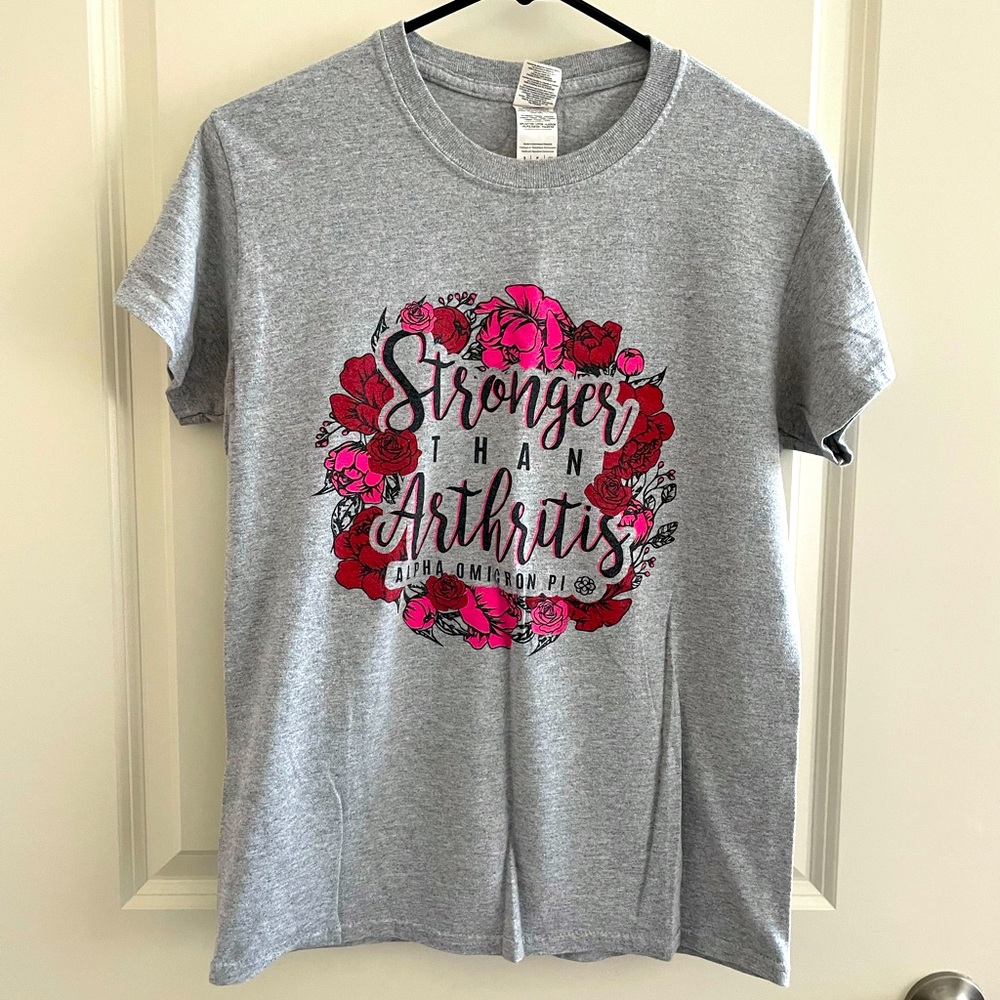 Alpha Omicron Pi t shirt ✨